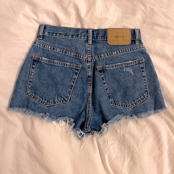 pull and bear medium wash shorts - Picture 3 of 3
